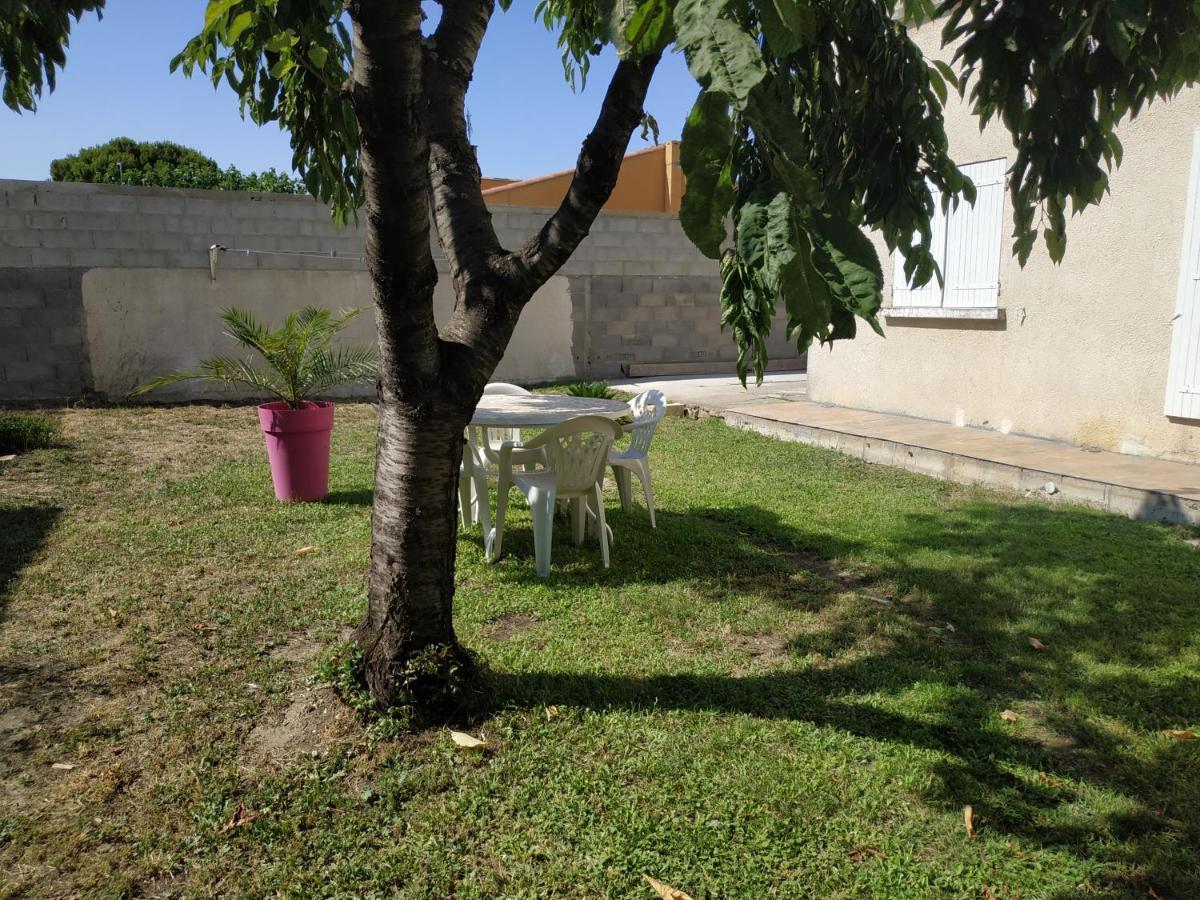 Milhaud Appart 28M2 Avec Jardin Et Parking Prives, Chambre Separee מראה חיצוני תמונה
