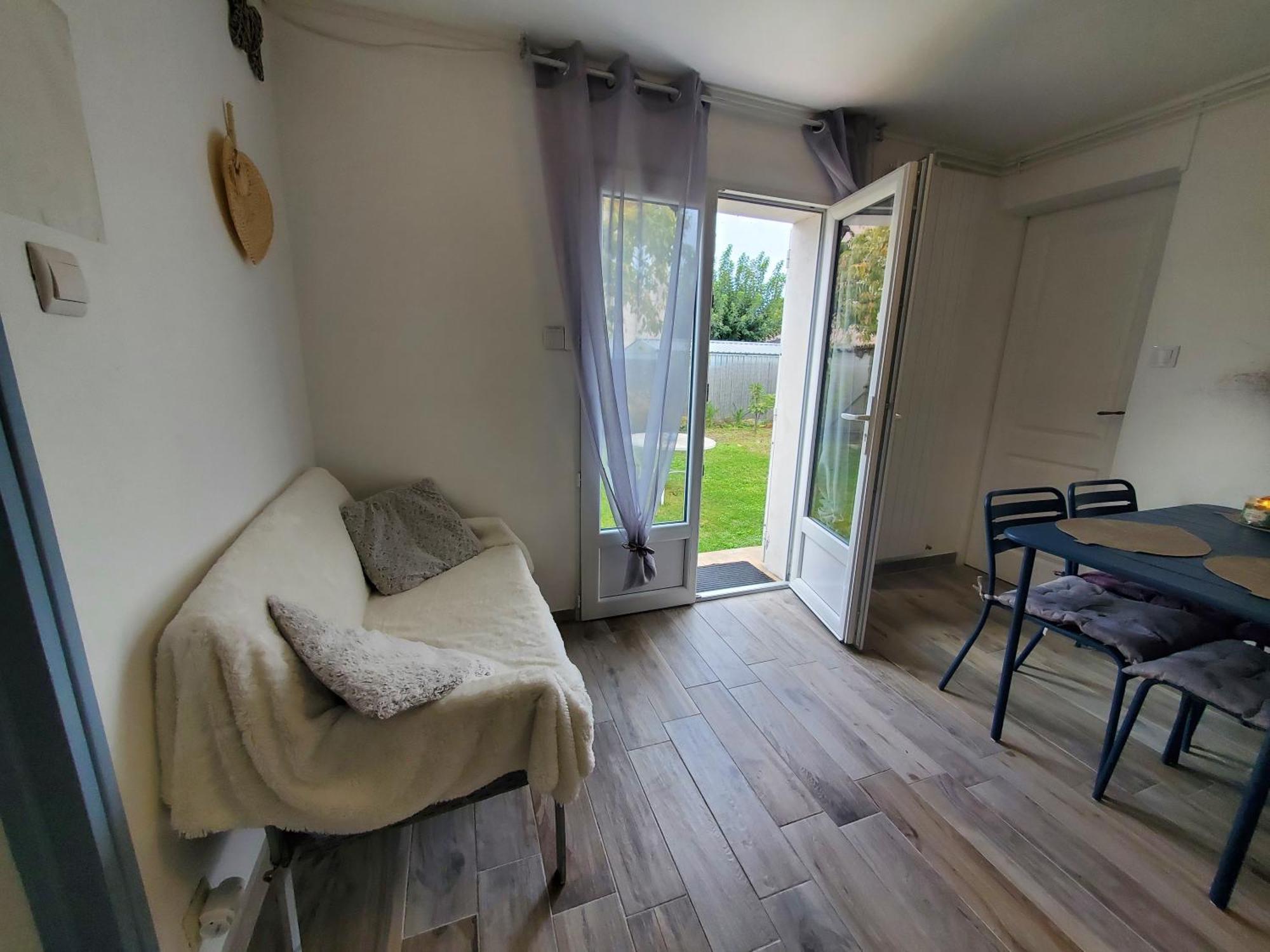 Milhaud Appart 28M2 Avec Jardin Et Parking Prives, Chambre Separee מראה חיצוני תמונה